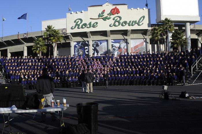 The band gathers for the official Rose Bowl photo on Dec. 30.